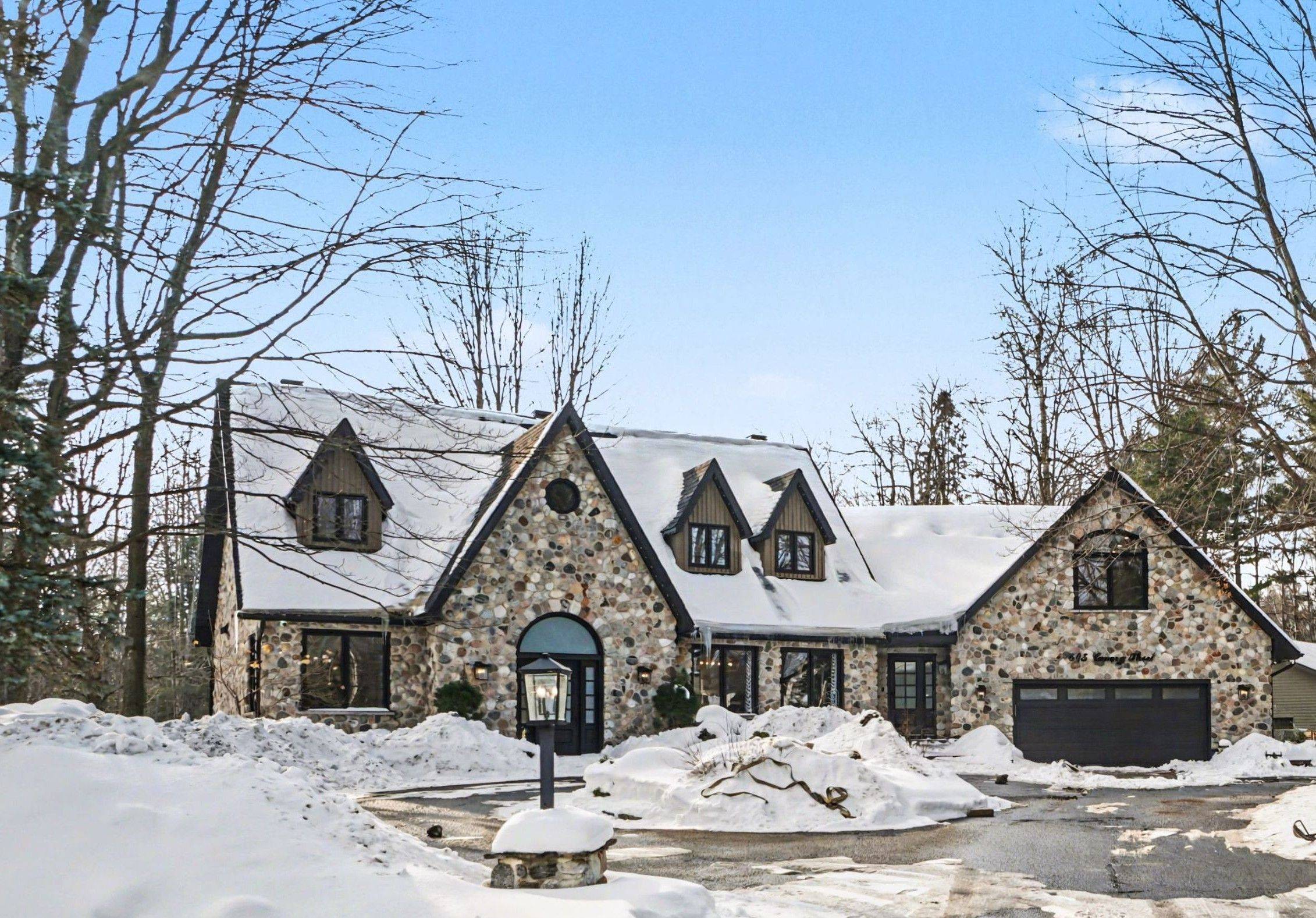 645 Canary ST, Orleans - Cumberland And Area, ON K4B 1H3