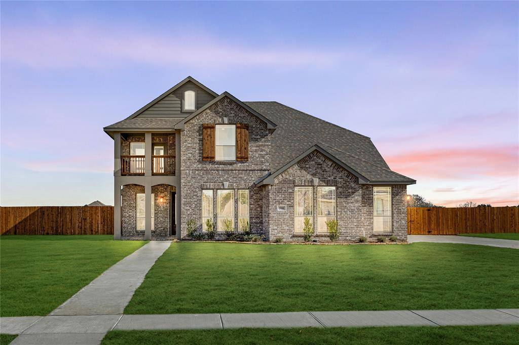 590 Crystal Lake Lane, Red Oak, TX 75154