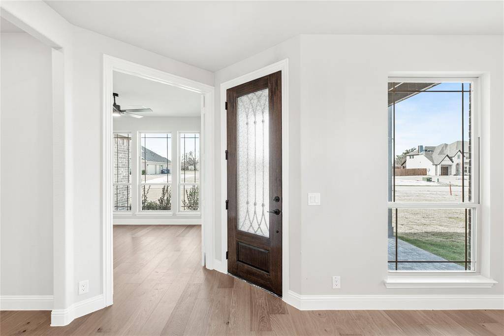 590 Crystal Lake Lane, Red Oak, TX 75154