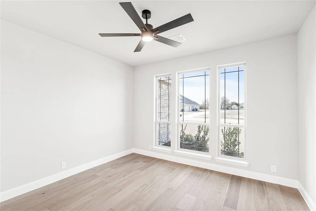 590 Crystal Lake Lane, Red Oak, TX 75154