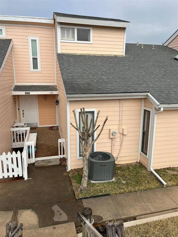 640 Harbor Drive, Azle, TX 76020