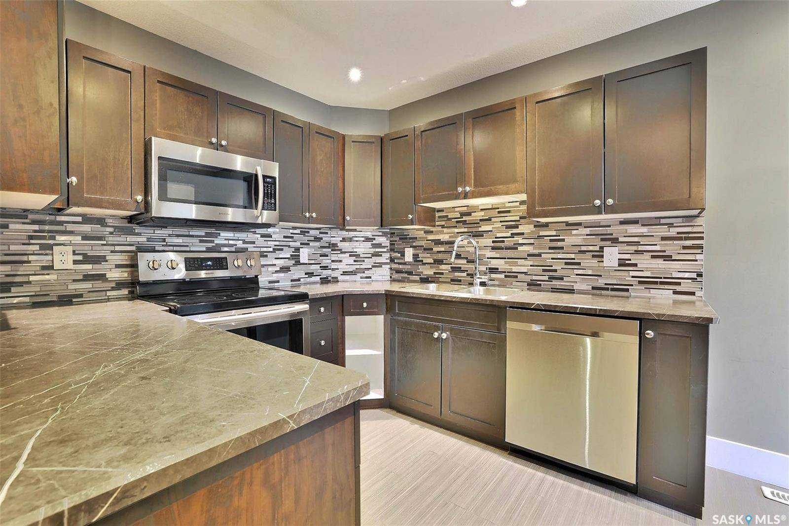 2248 Halifax STREET, Regina, SK S4P 1V2