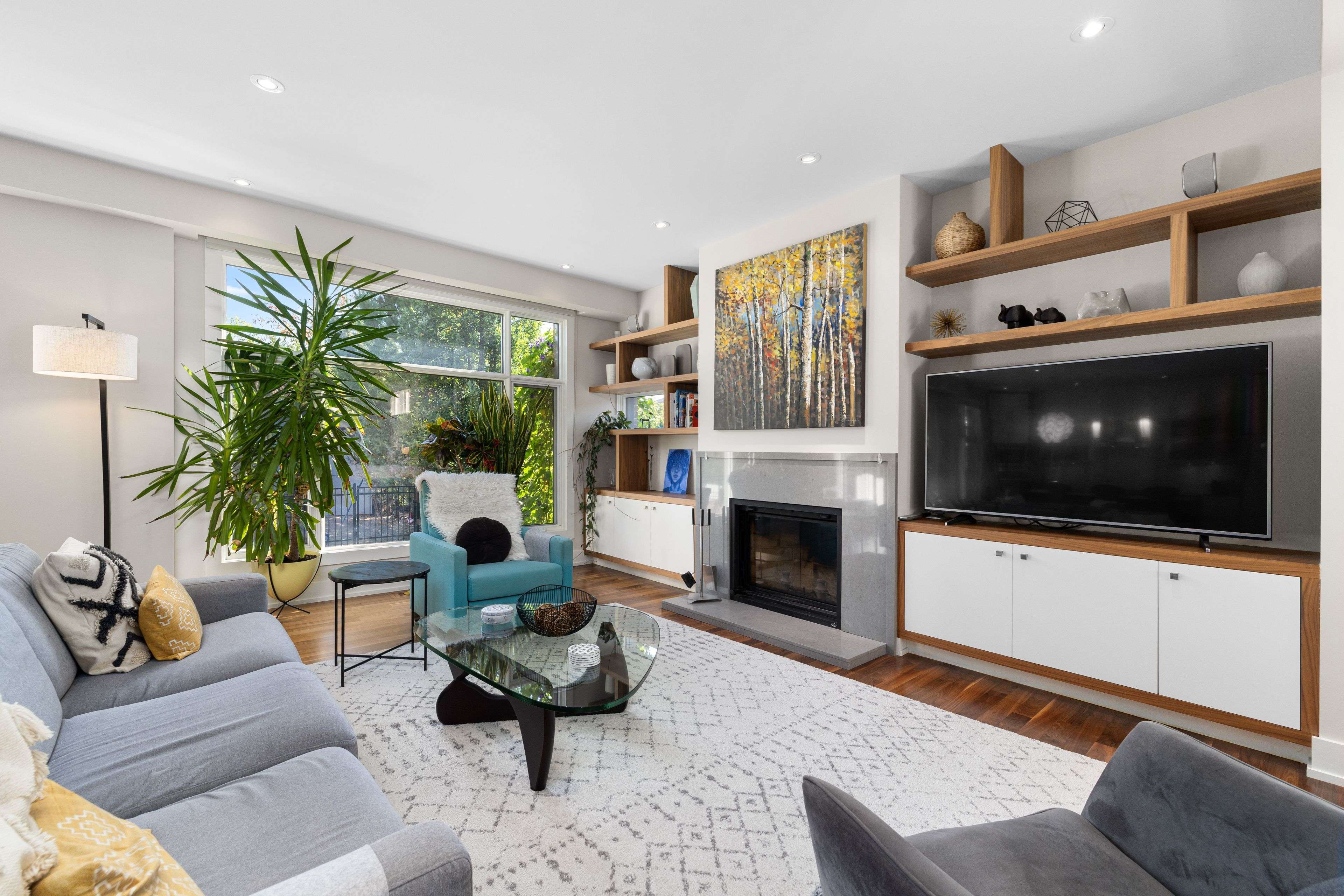 879 Winnington AVE, Britannia Heights - Queensway Terrace N And Area, ON K2B 5C4