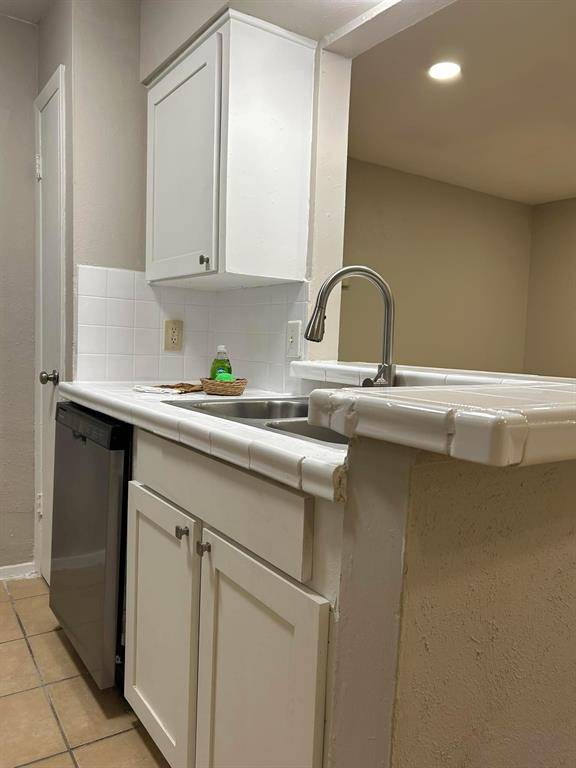 2800 W Pioneer Drive, Irving, TX 75061