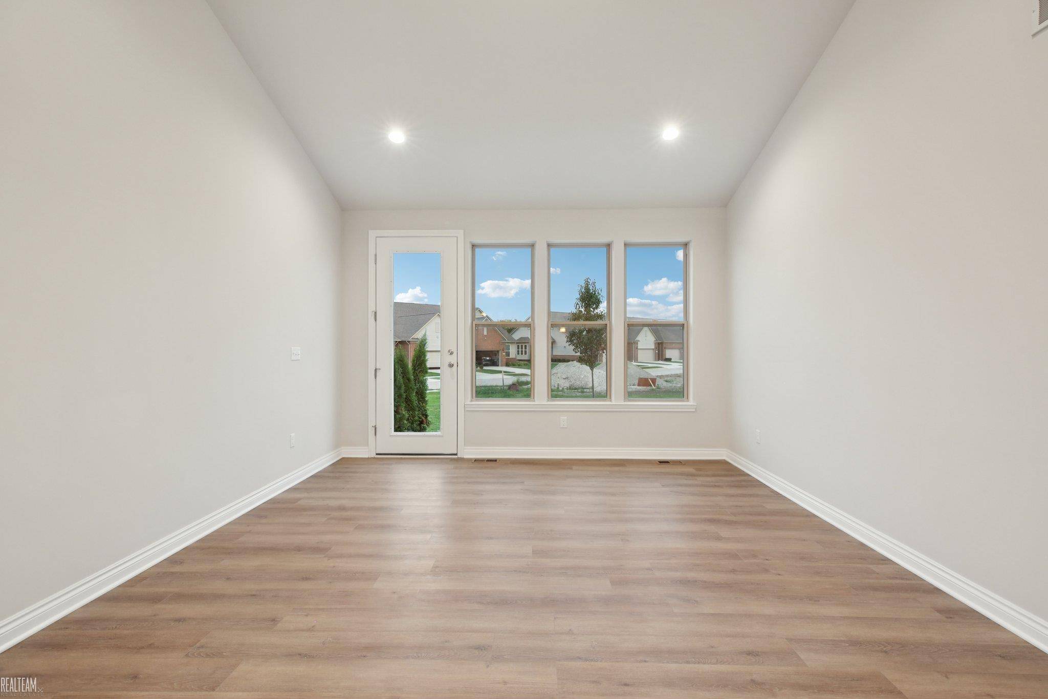 48323 Whittington DR, Chesterfield Twp, MI 48047