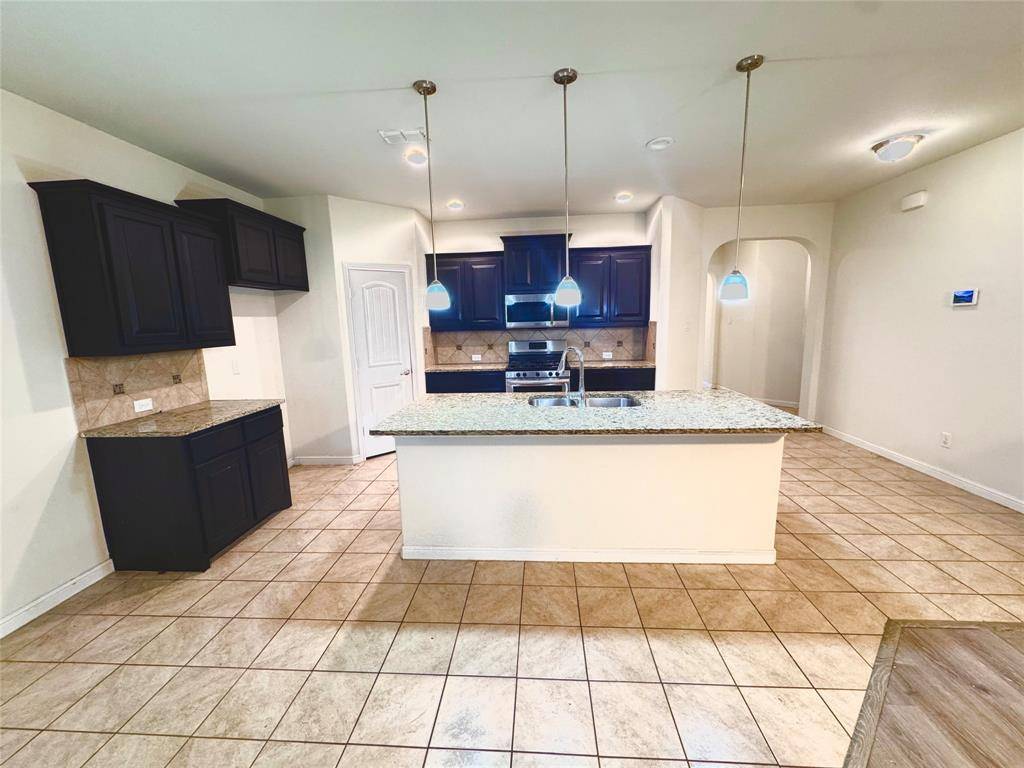 9121 Stormcrow Drive, Fort Worth, TX 76179