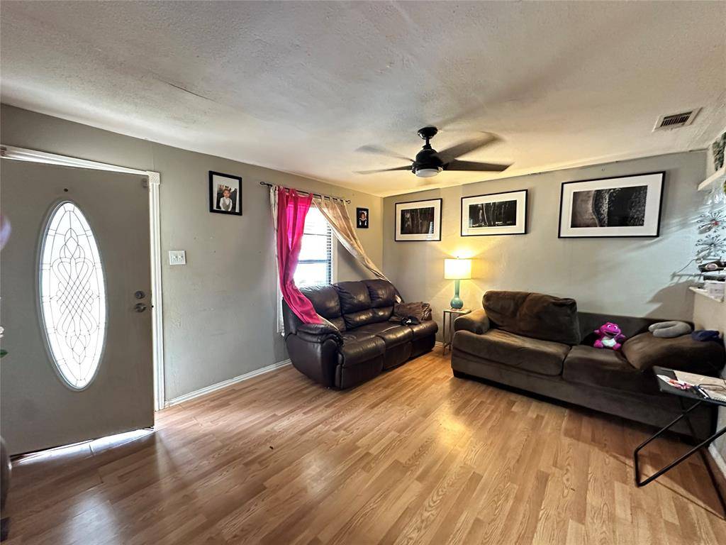 1307 Neptune Road, Dallas, TX 75216