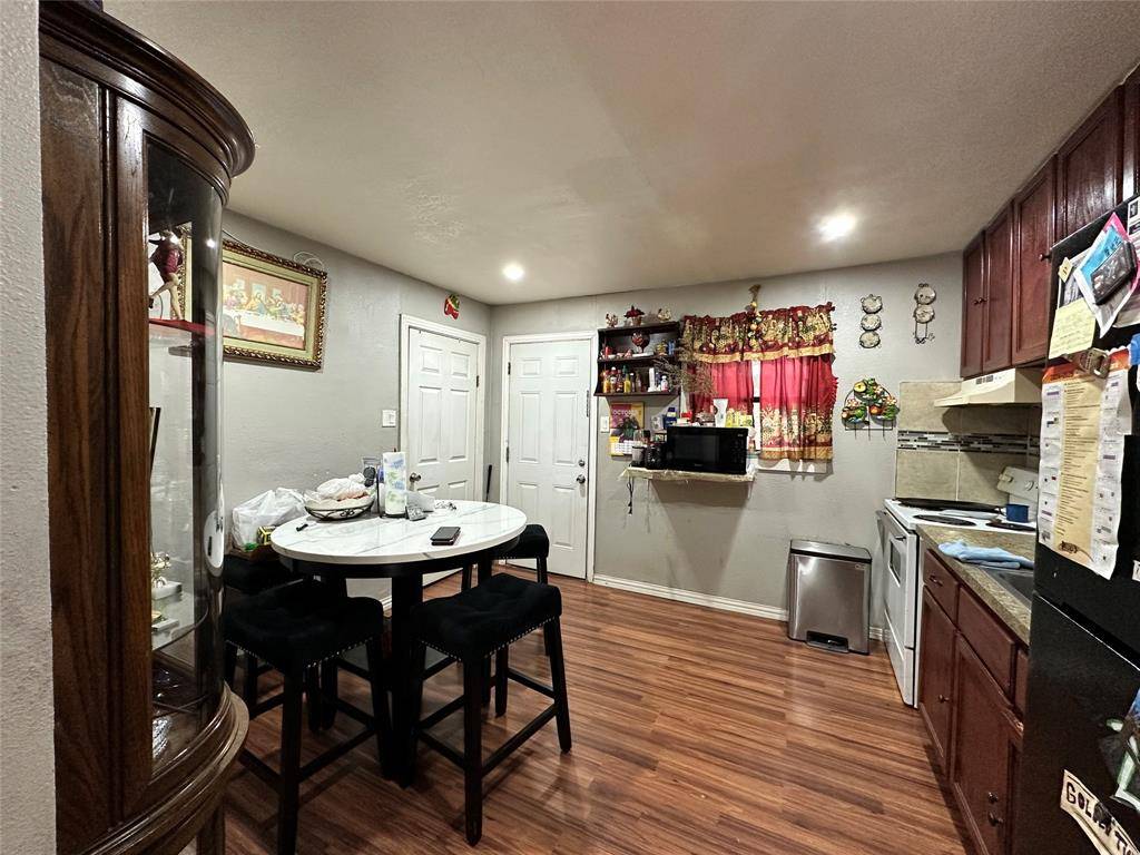 1307 Neptune Road, Dallas, TX 75216