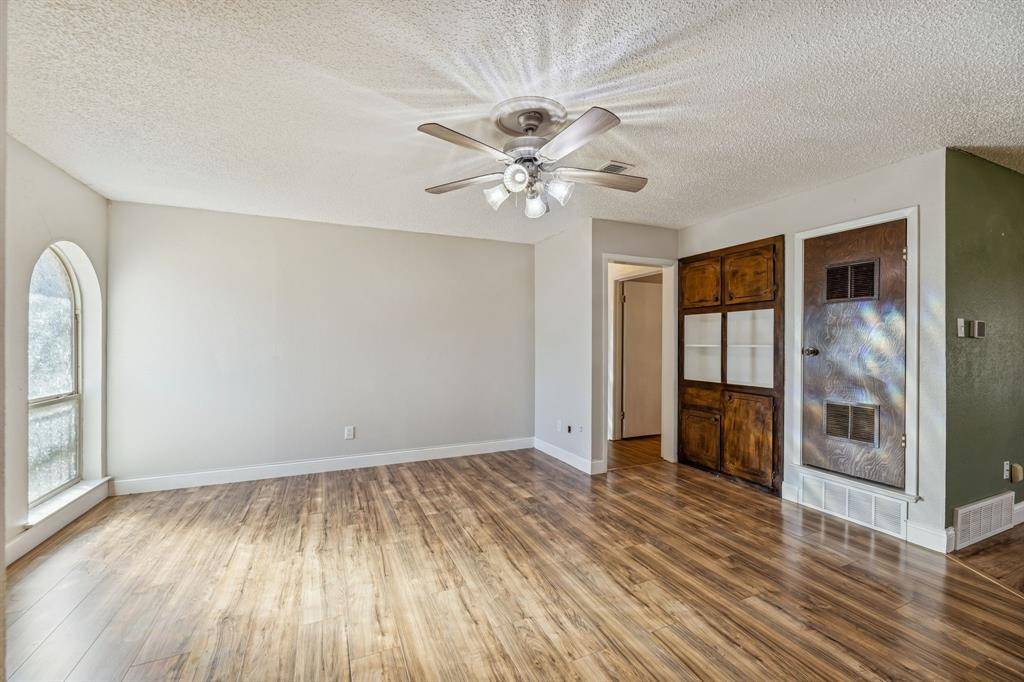 209 N Jarvis Lane, Azle, TX 76020