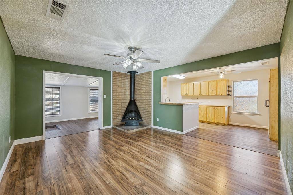 209 N Jarvis Lane, Azle, TX 76020