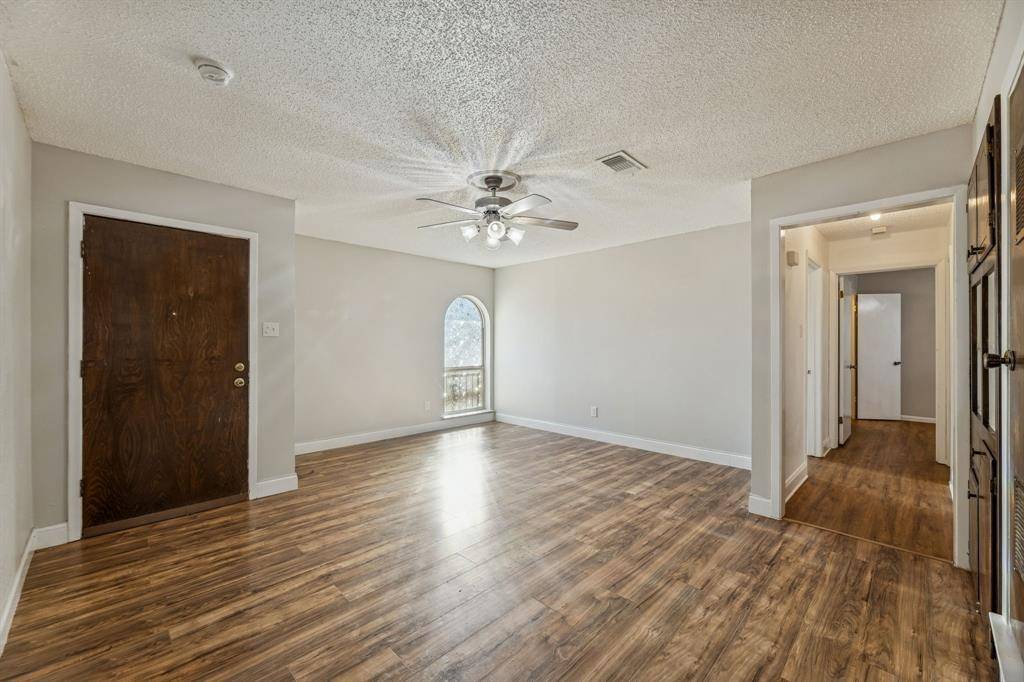 209 N Jarvis Lane, Azle, TX 76020