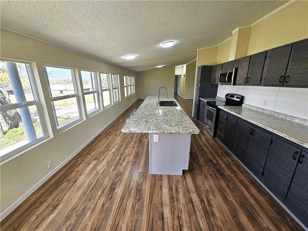 102 LCR 828, Donie, TX 75838
