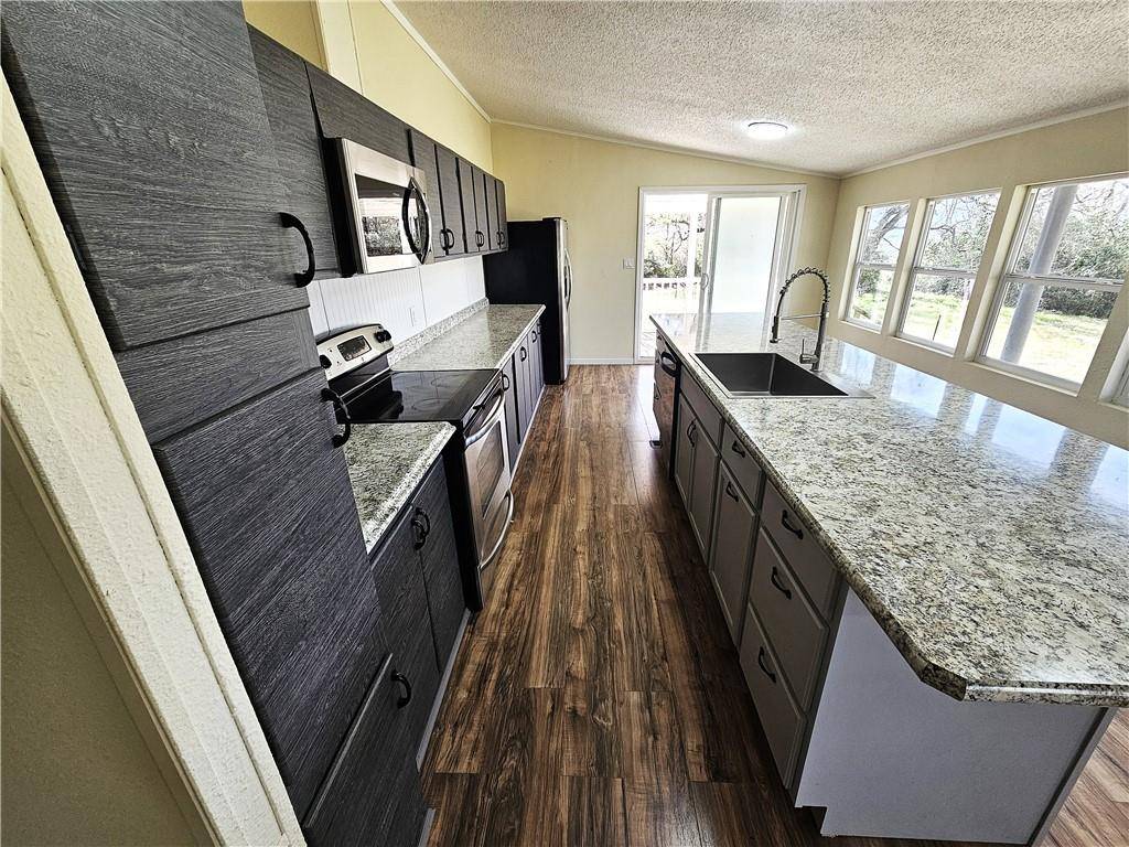102 LCR 828, Donie, TX 75838