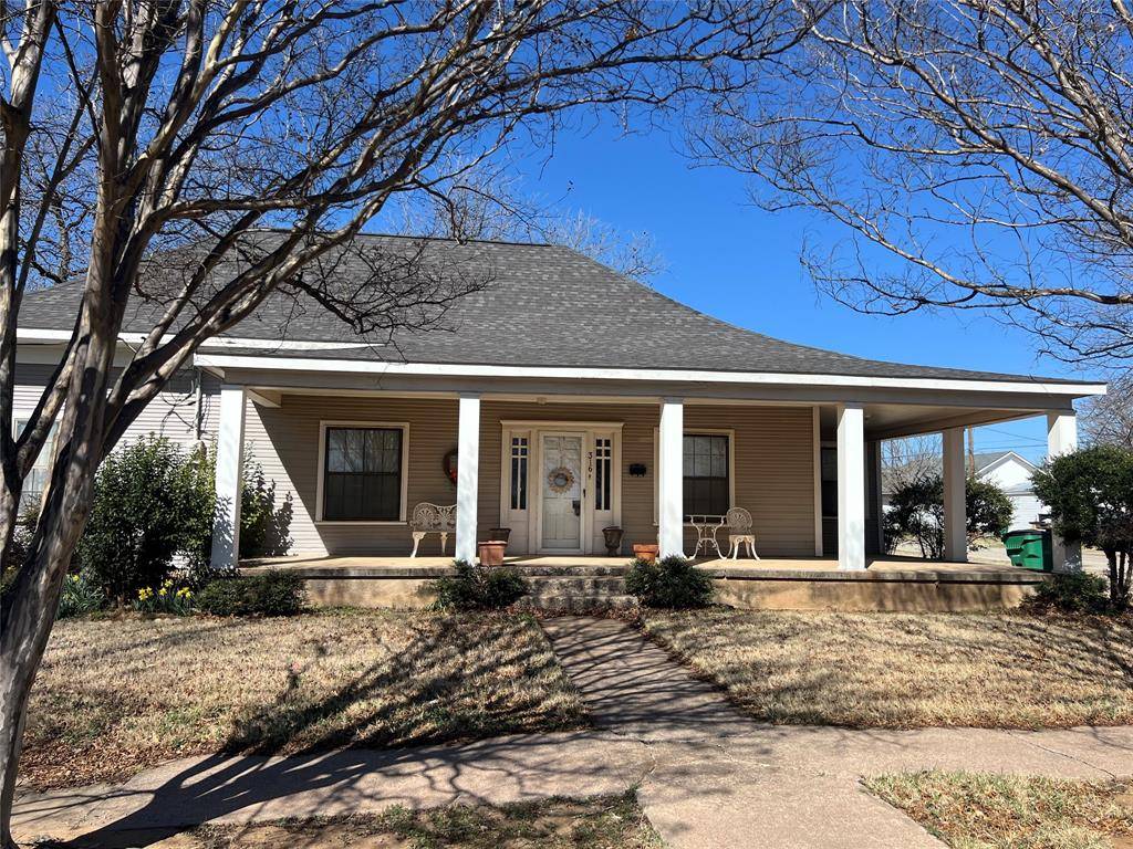 316 E Spring Street, Henrietta, TX 76365