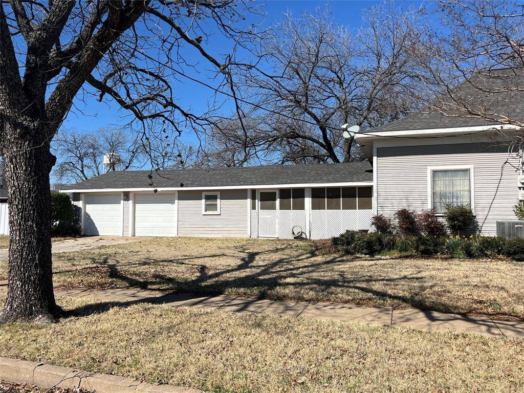 316 E Spring Street, Henrietta, TX 76365