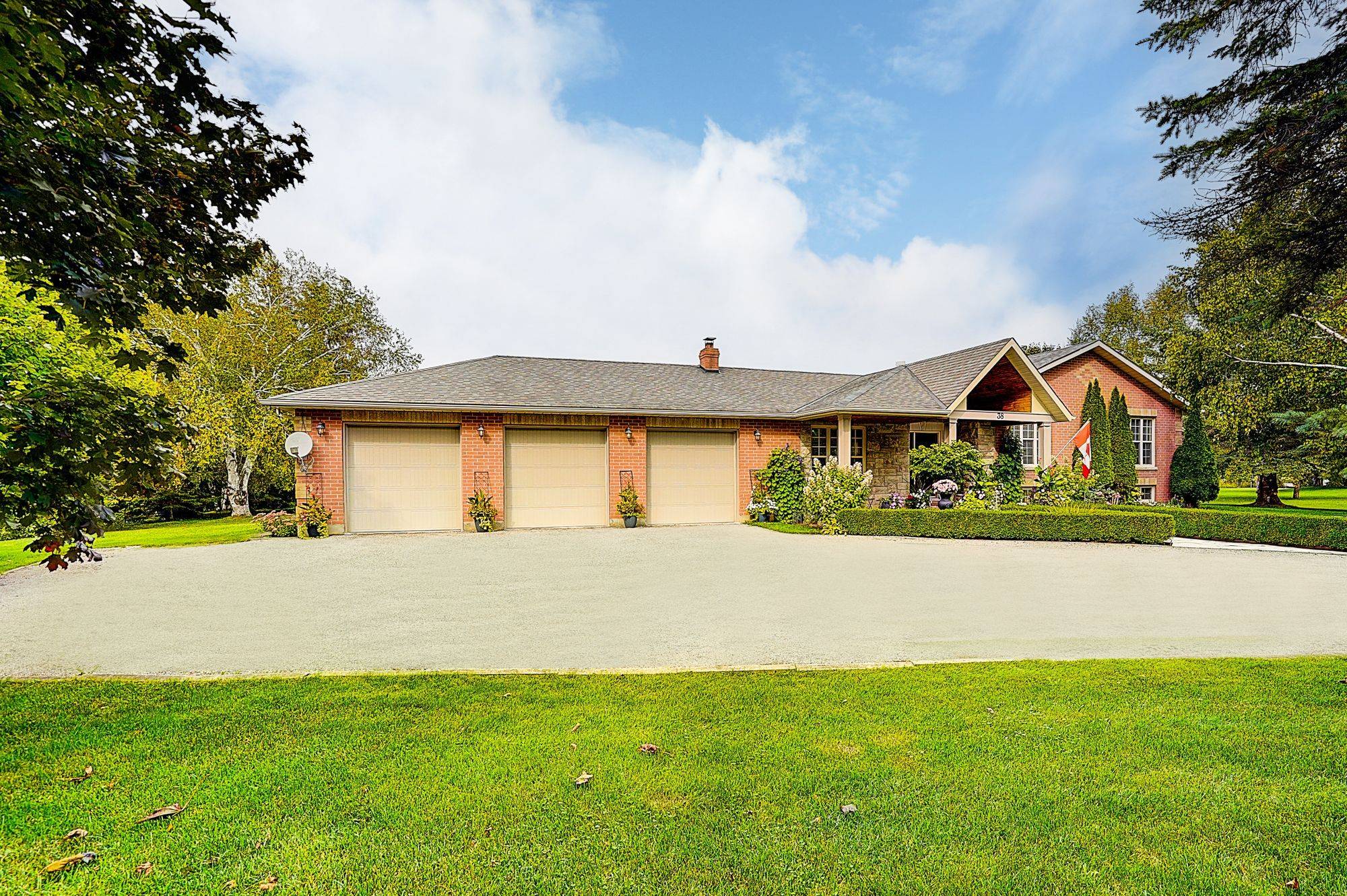 38 Audubon WAY, Georgina, ON L0E 1A0