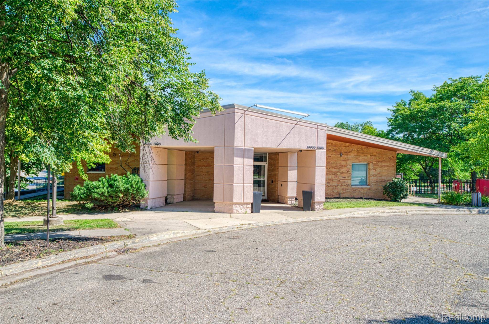 35000 Sims ST, Wayne, MI 48184
