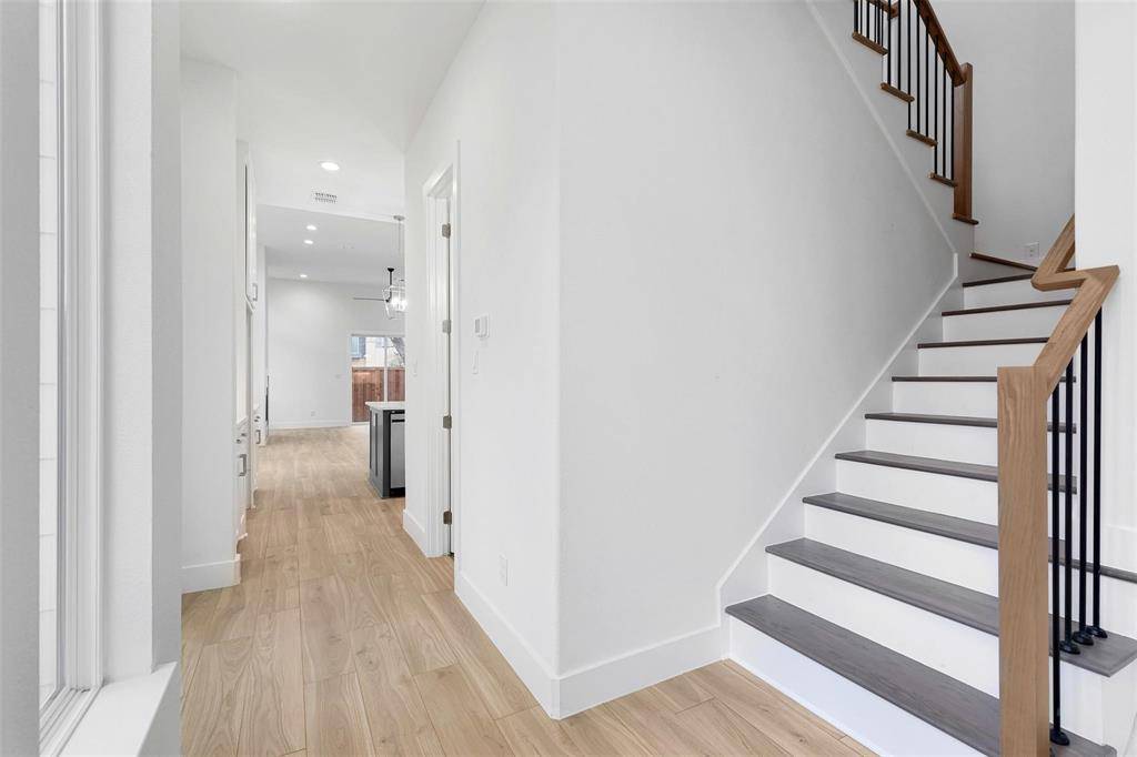 913 Bayonne Street, Dallas, TX 75212