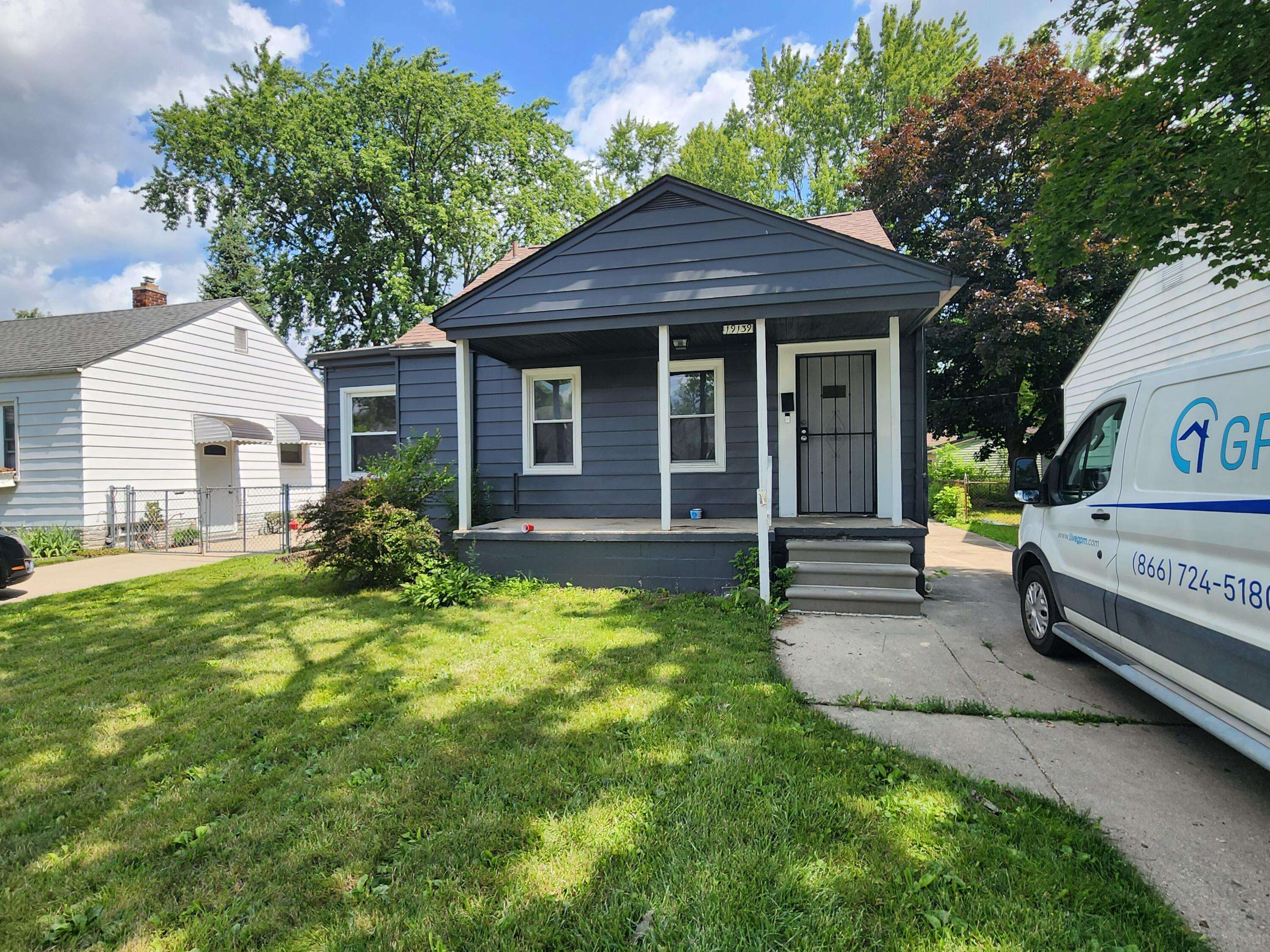 19139 Kingsville ST, Harper Woods City, MI 48225