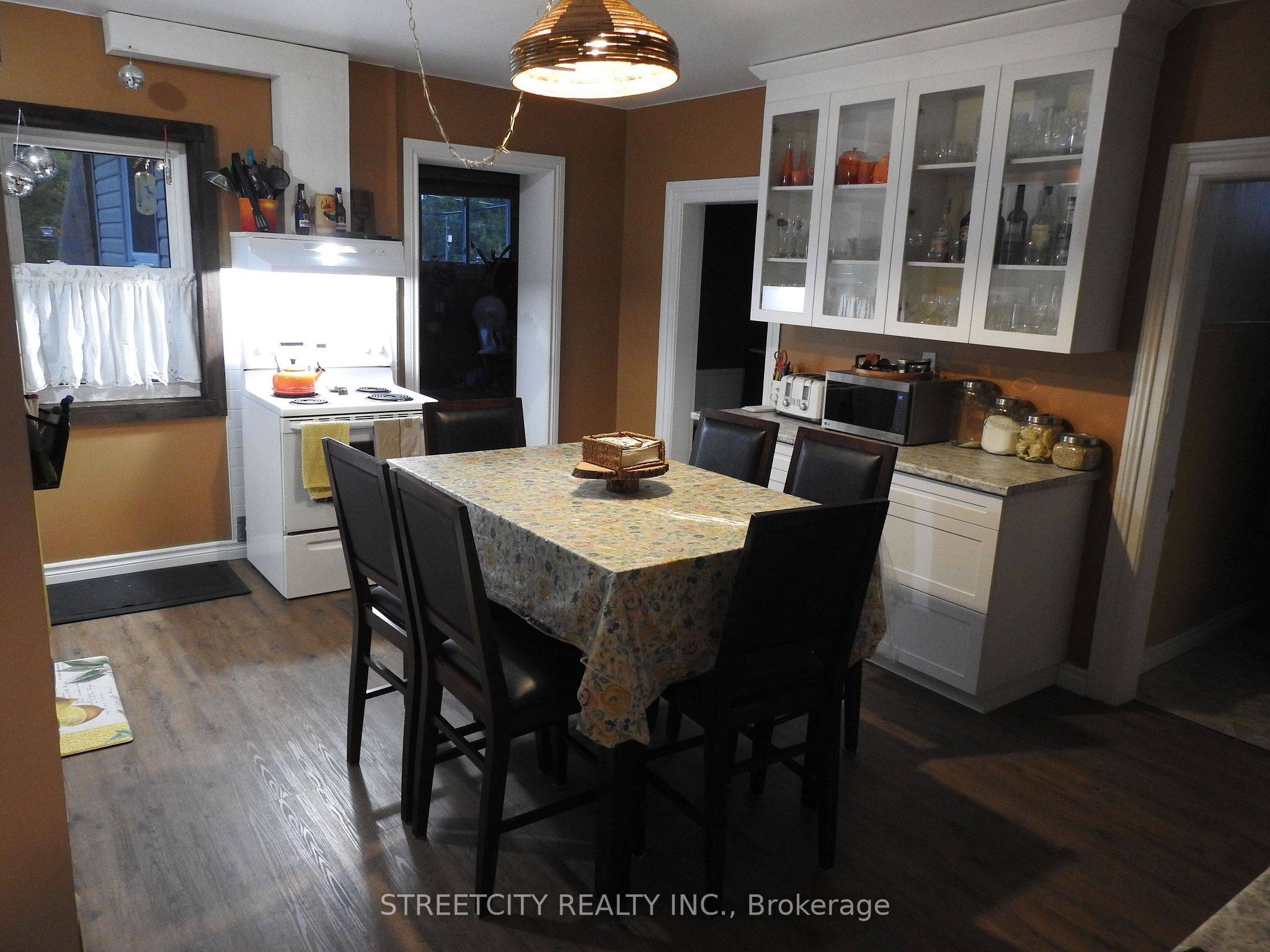 206 Main ST, North Middlesex, ON N0M 2K0