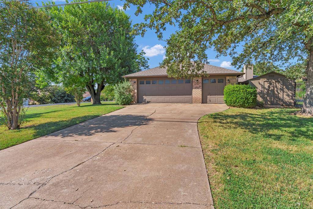 4900 Del Rio Court, De Cordova, TX 76049