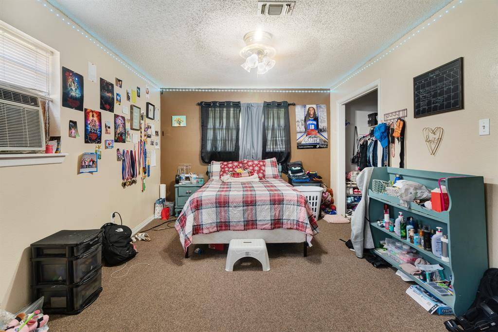 1705 W Taylor Street, Clarksville, TX 75426