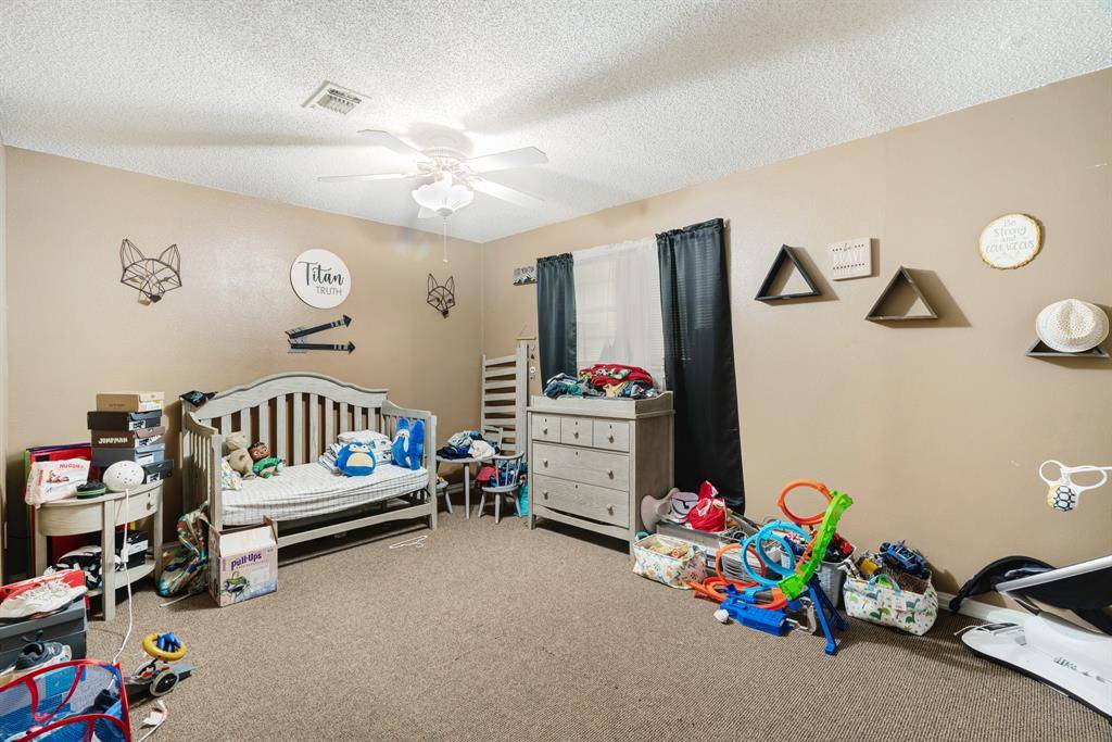 1705 W Taylor Street, Clarksville, TX 75426