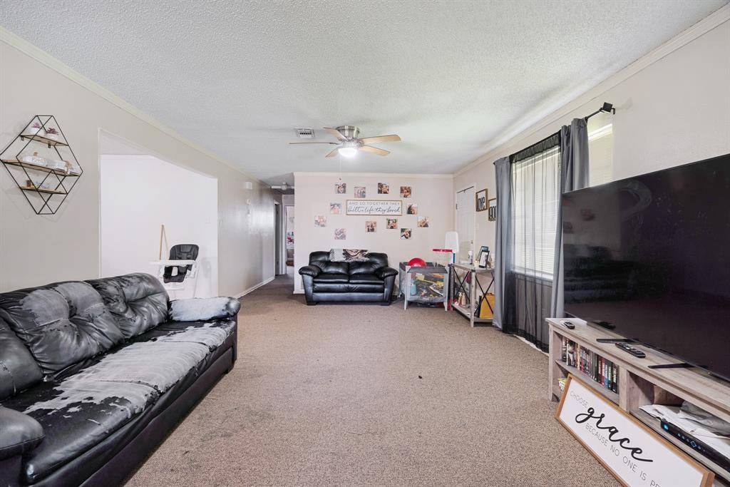 1705 W Taylor Street, Clarksville, TX 75426