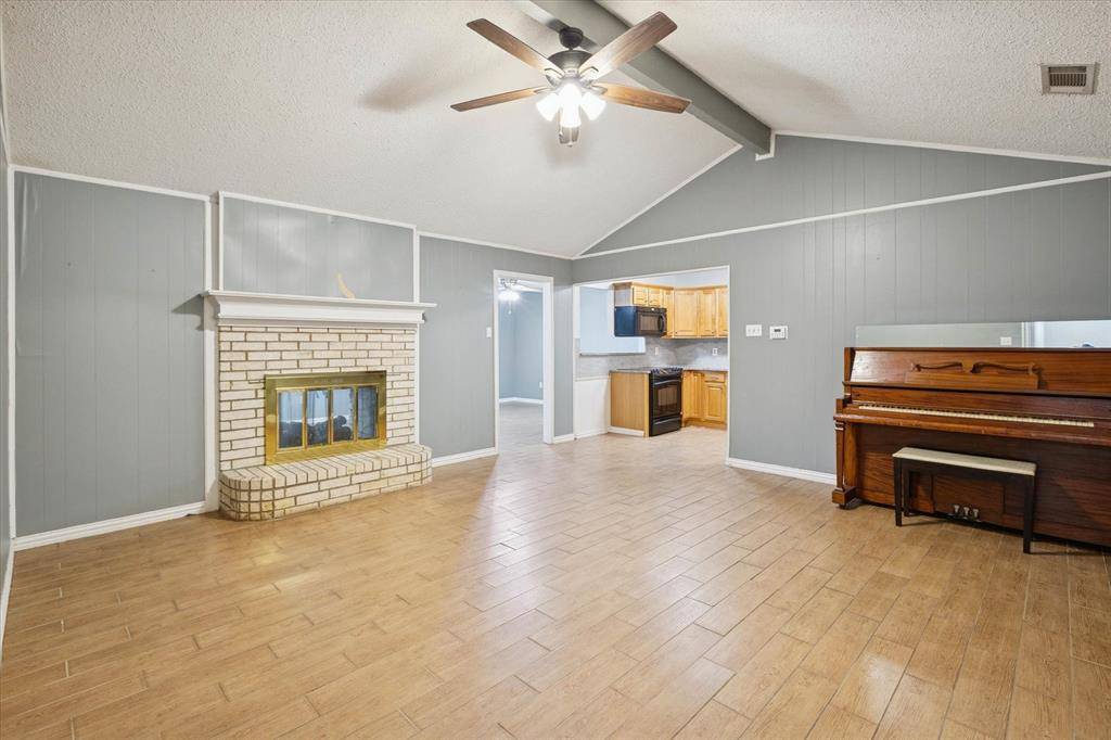 1113 2nd Street, Grand Prairie, TX 75051