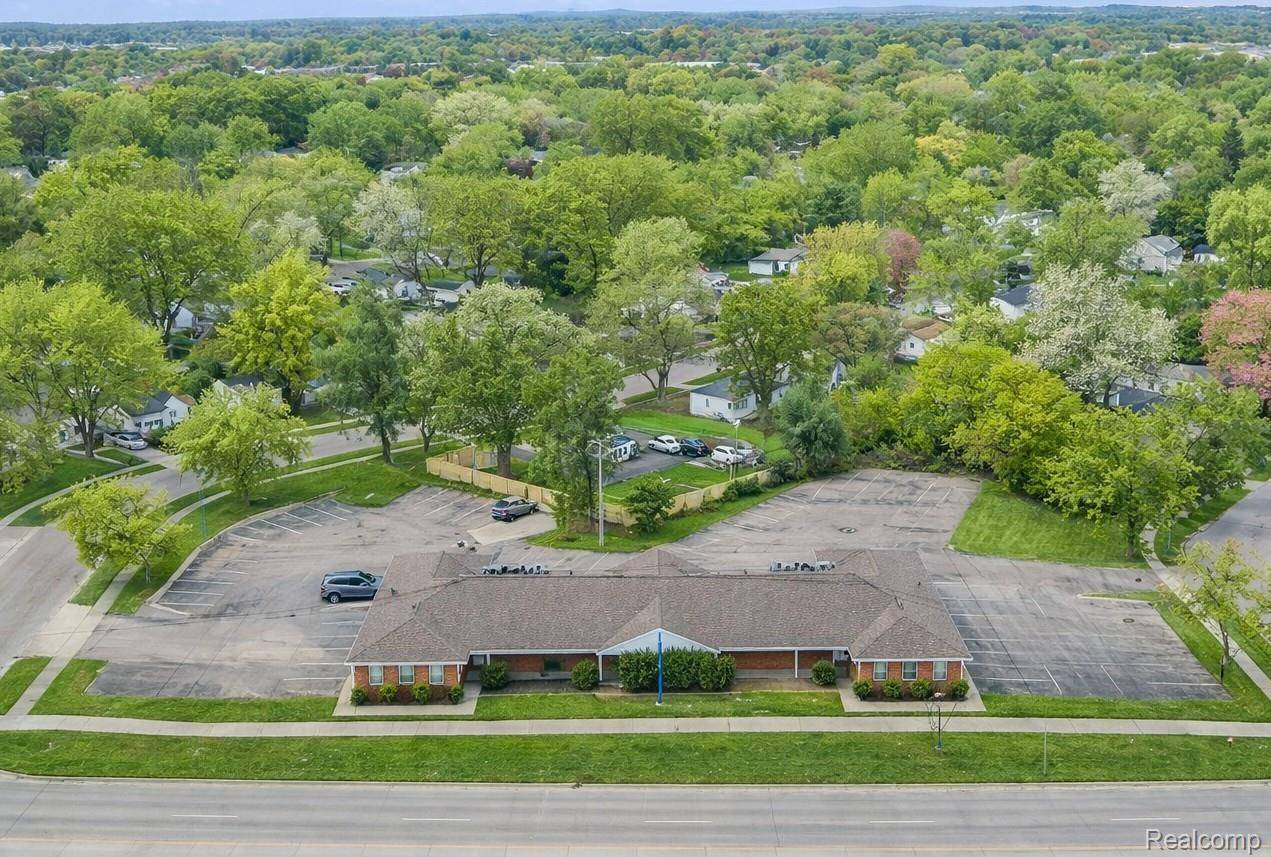 989 University DR, Pontiac, MI 48342