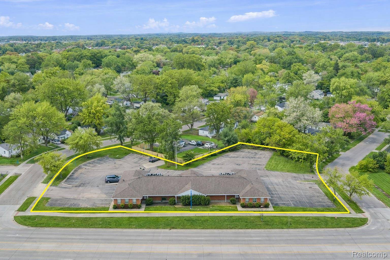 989 University DR, Pontiac, MI 48342