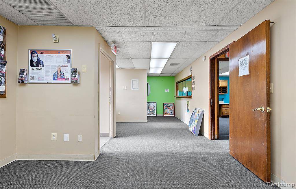 989 University DR, Pontiac, MI 48342