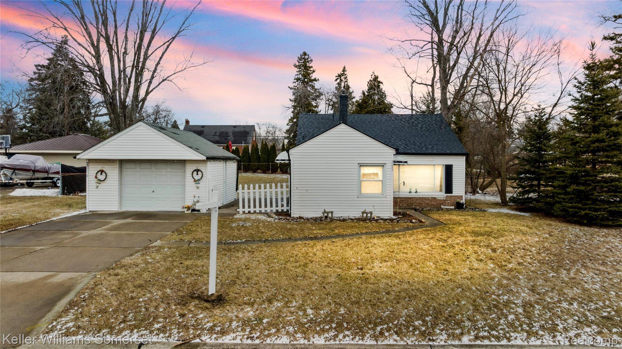 32694 Ruehle AVE, Warren, MI 48093
