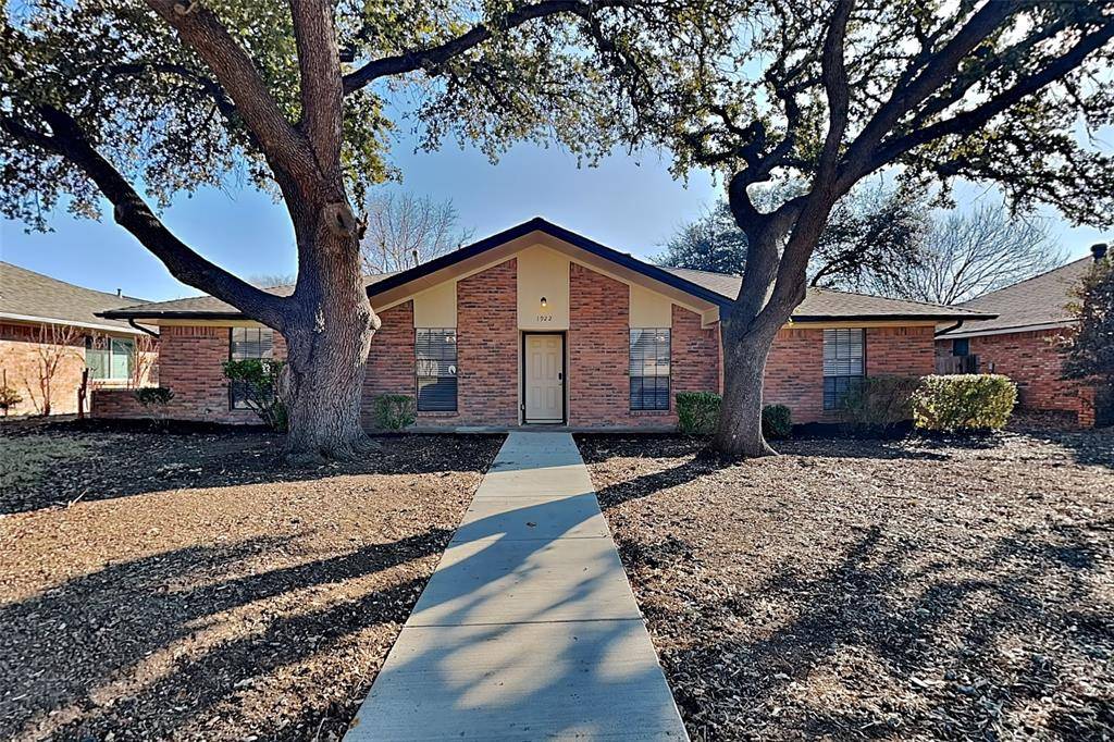 1922 Robin Meadow Drive, Carrollton, TX 75007