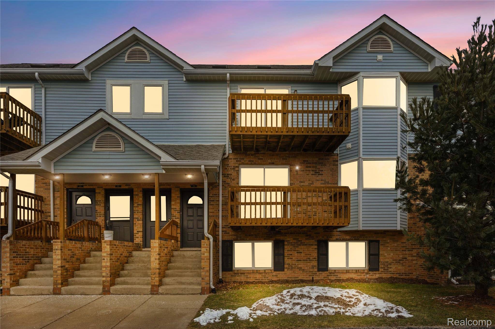 253 Pinewood CIR, Plymouth, MI 48170