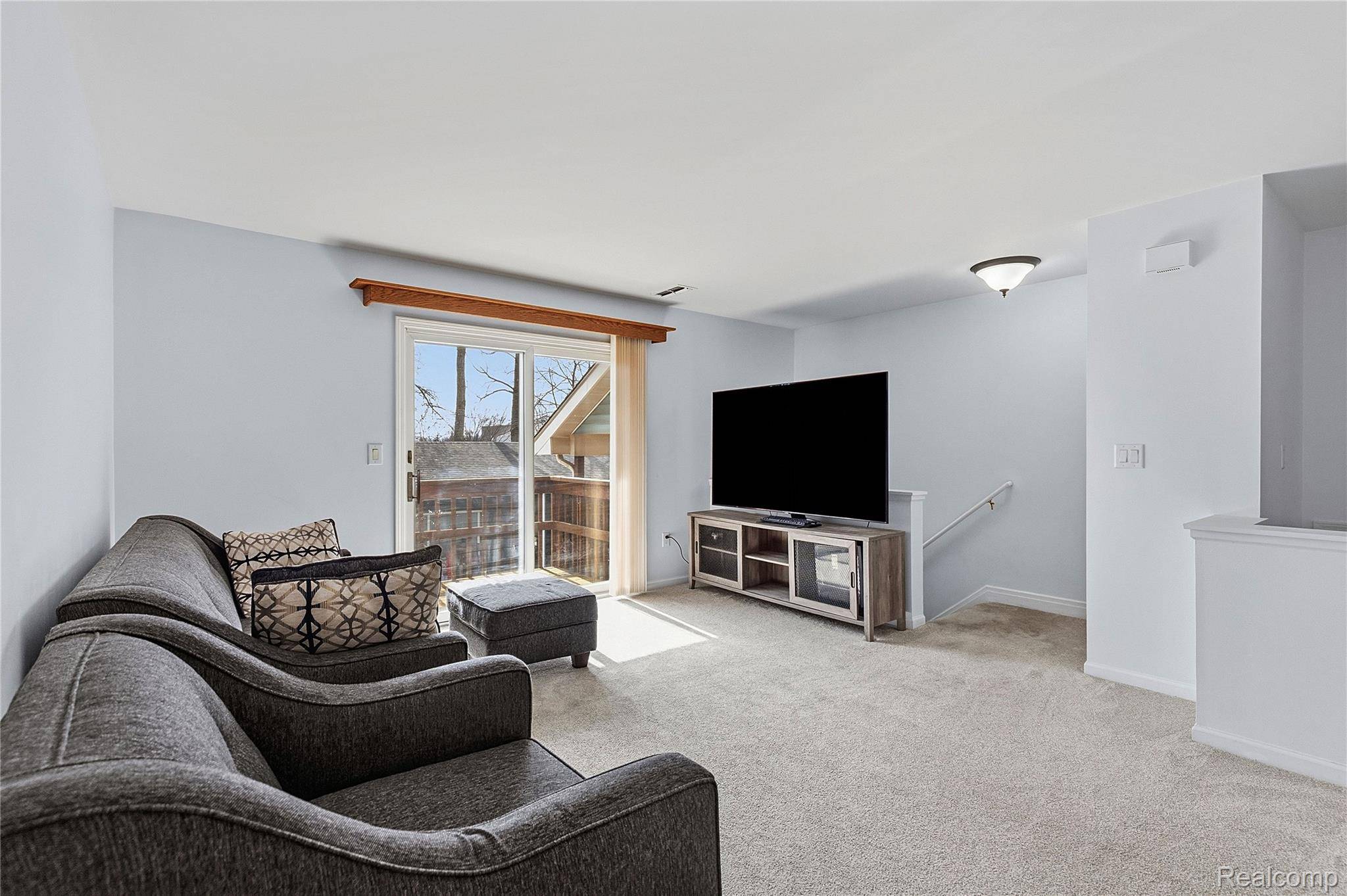 253 Pinewood CIR, Plymouth, MI 48170