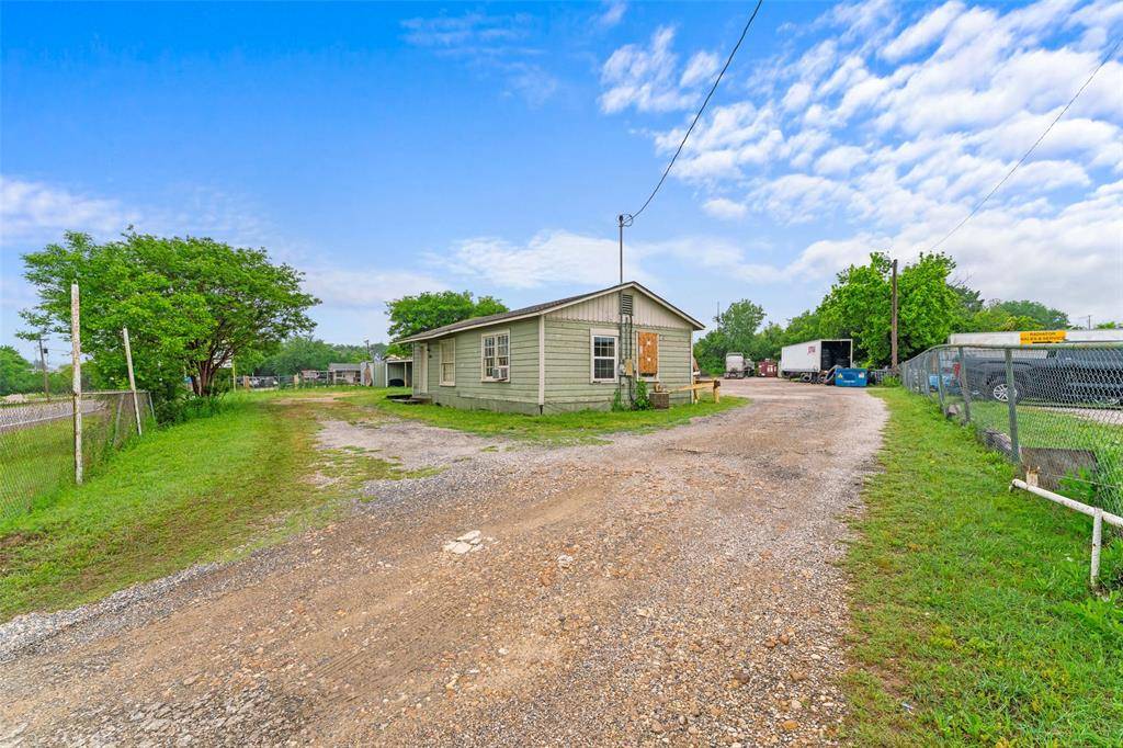 316 Howard Road, Waxahachie, TX 75165
