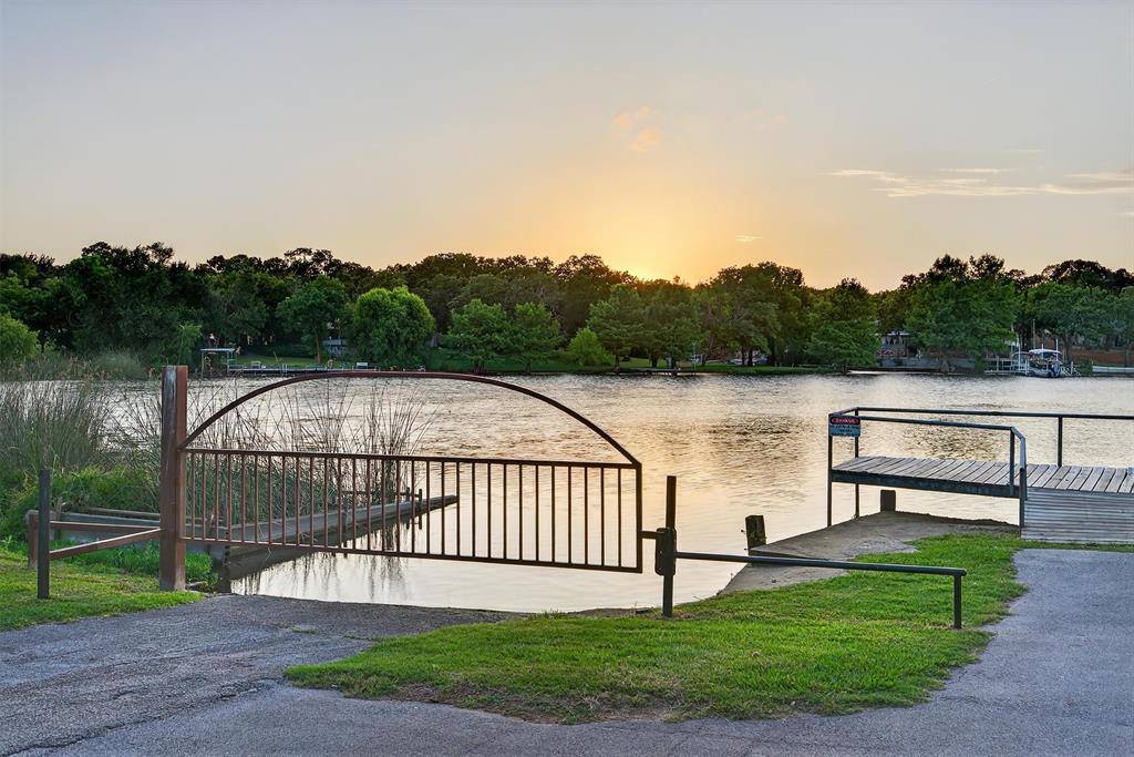 318 Boone Street, Alvarado, TX 76009