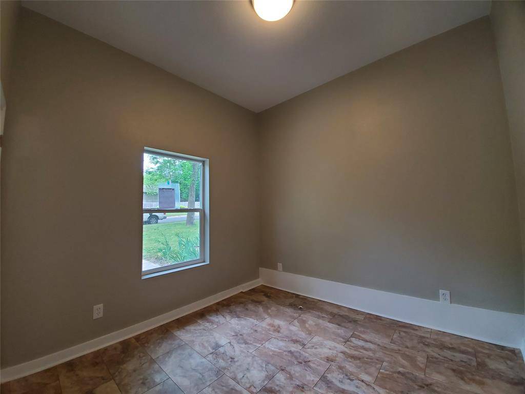 2115 Glenwood Lane #100, Denton, TX 76209