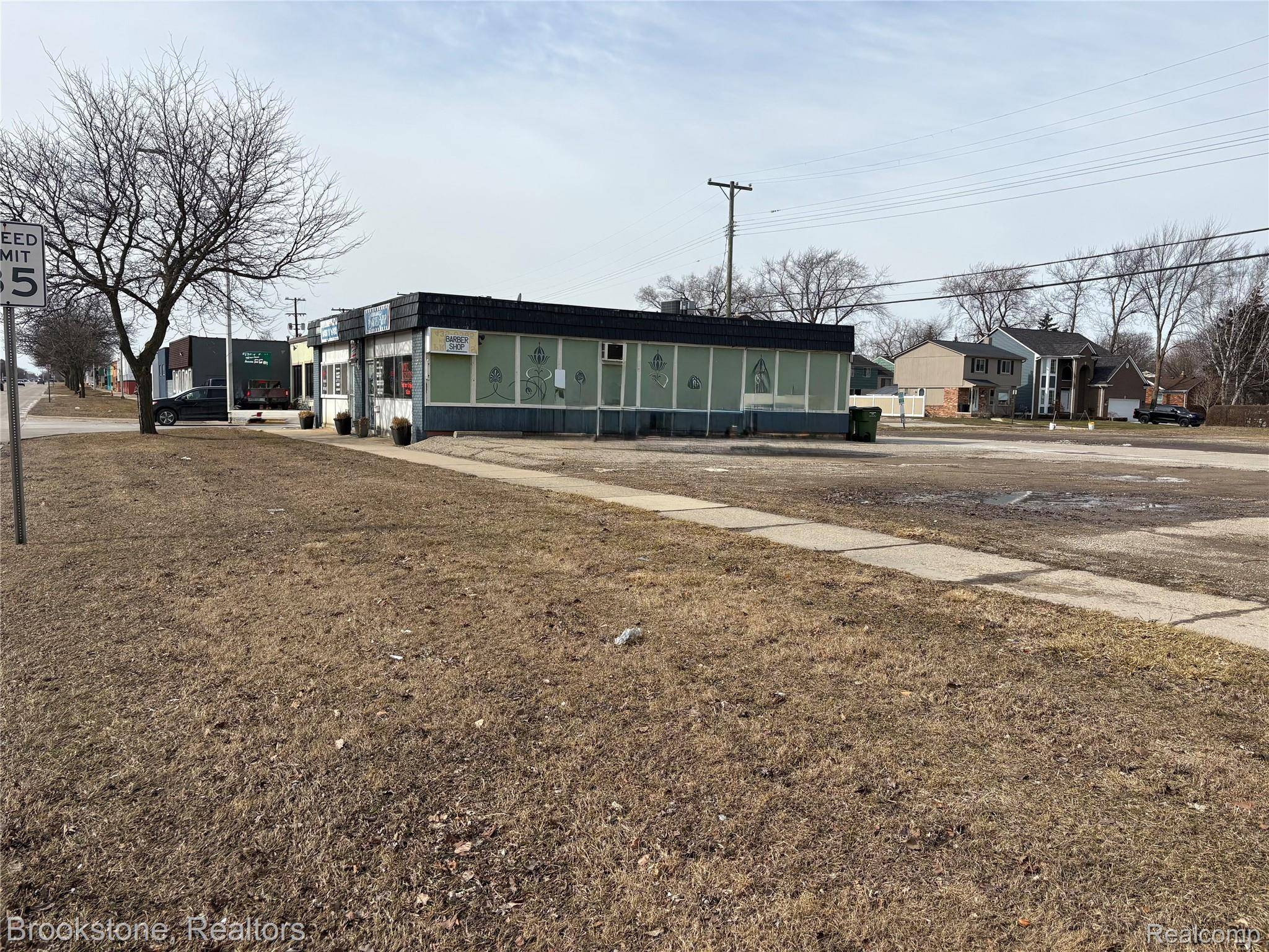 740 W 14 Mile RD, Clawson, MI 48017