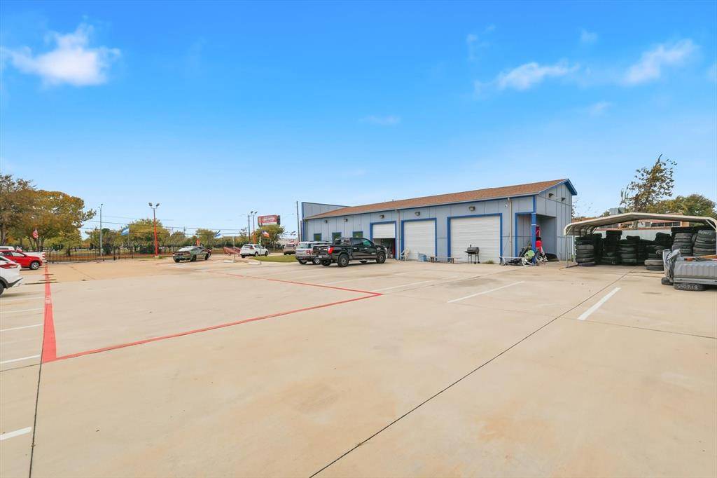 2661 Walnut Hill Lane, Dallas, TX 75229