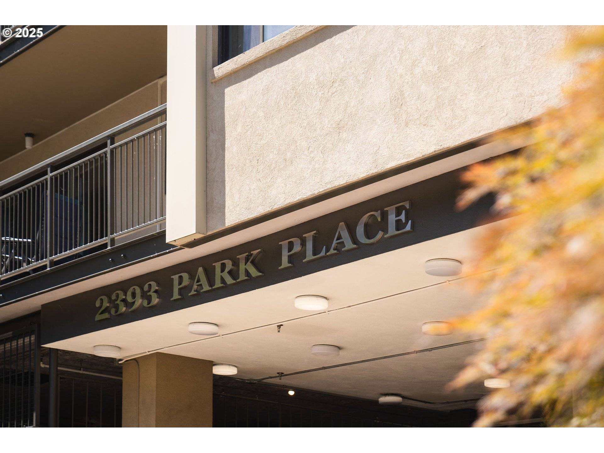 2393 SW PARK PL #106, Portland, OR 97205