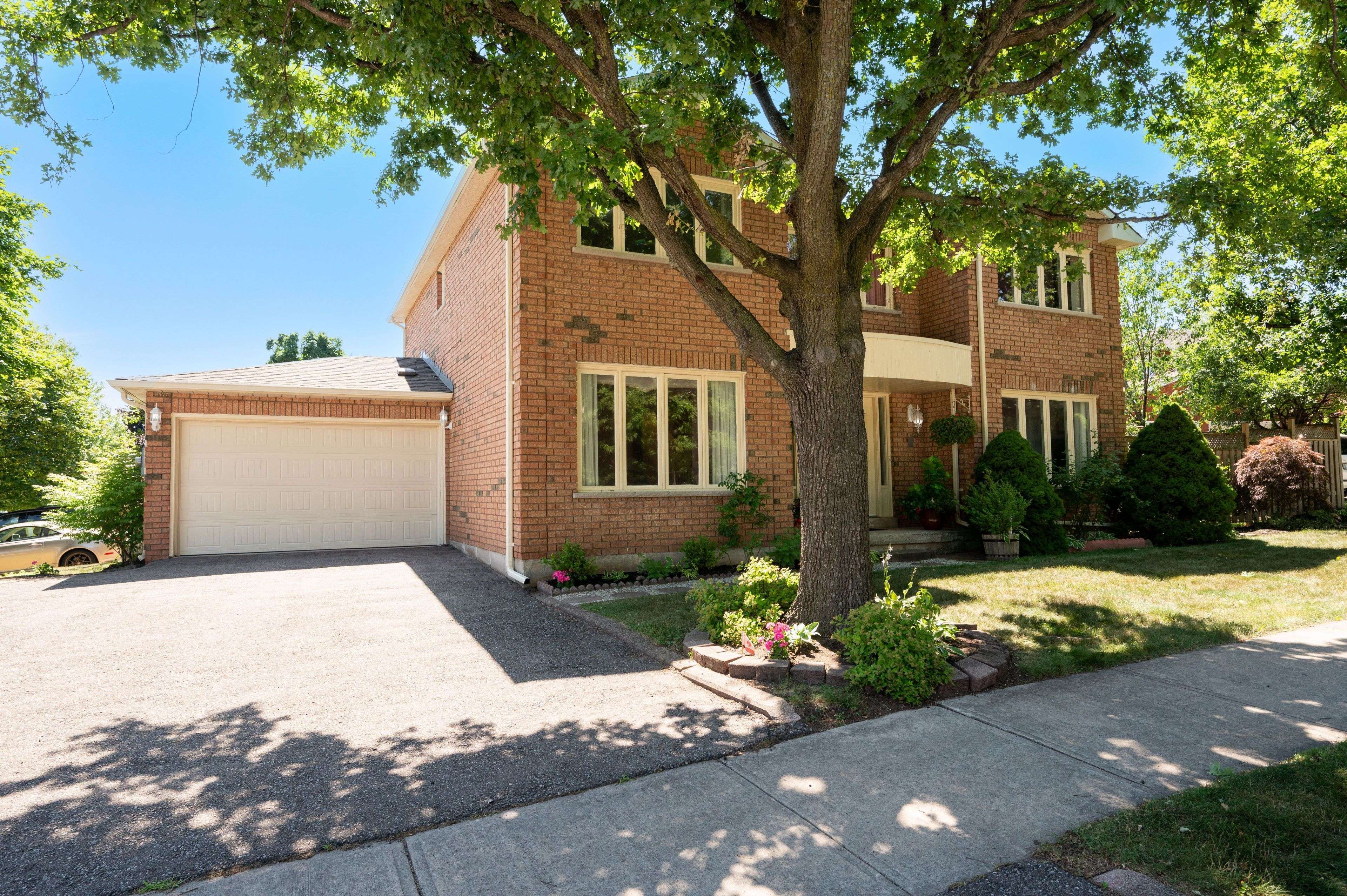 2921 Caradoc LN, Oakville, ON L6J 6W4