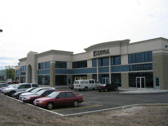 435 McNeilly RD #204, Hamilton, ON L8E 5E3