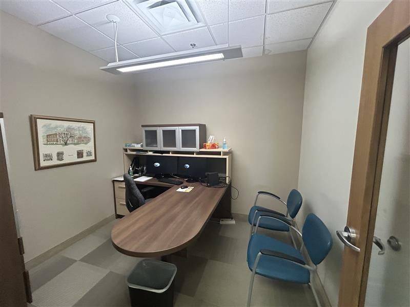 435 McNeilly RD #204, Hamilton, ON L8E 5E3