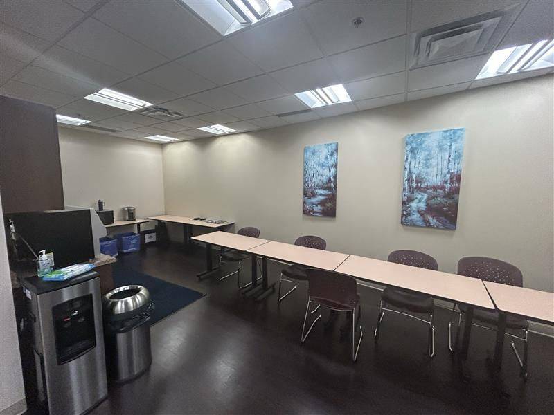 435 McNeilly RD #204, Hamilton, ON L8E 5E3