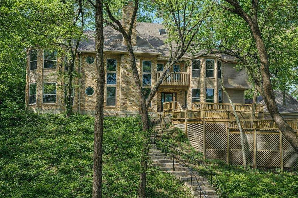 933 SLEEPY HOLLOW Drive, Cedar Hill, TX 75104