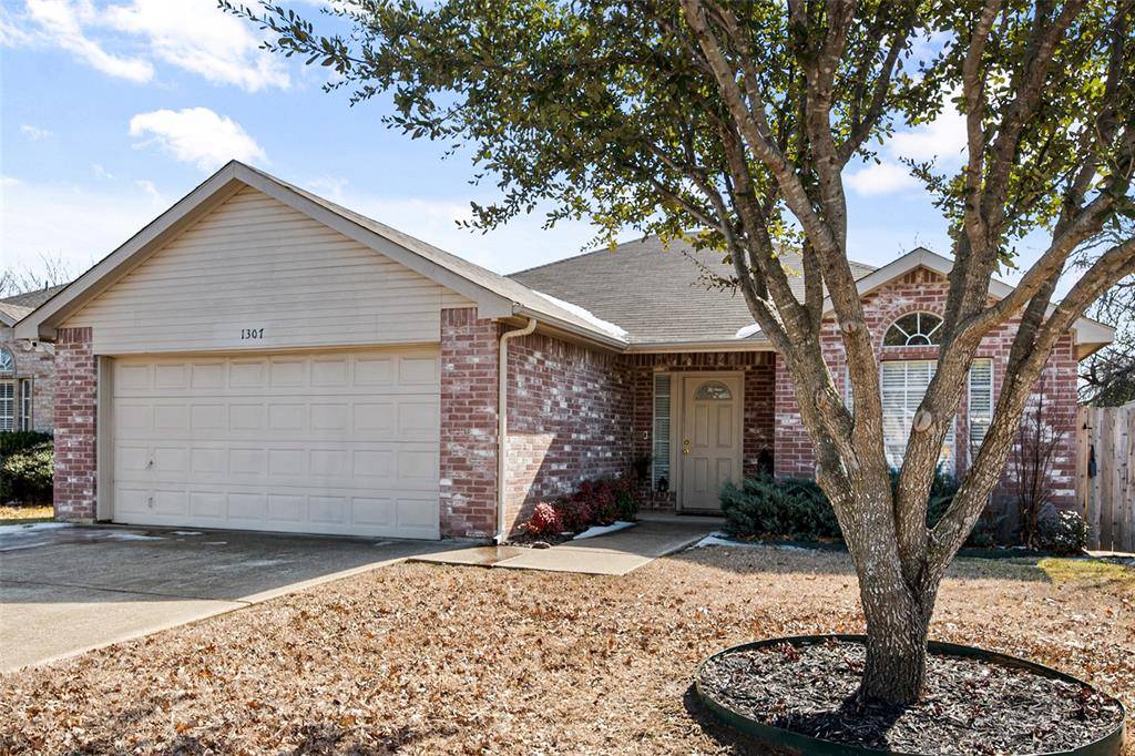 1307 Hidden Oaks Drive, Mansfield, TX 76063