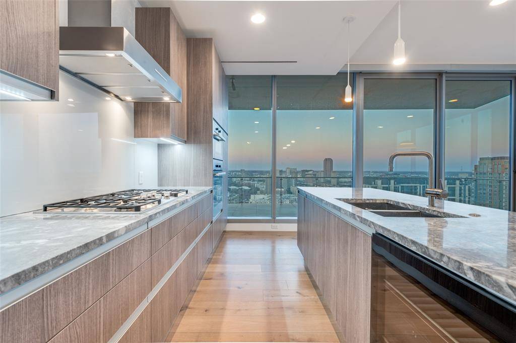 3130 N Harwood Street #2606, Dallas, TX 75201