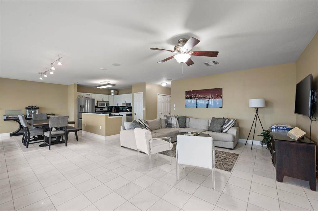3575 Lone Star Circle #607, Fort Worth, TX 76177